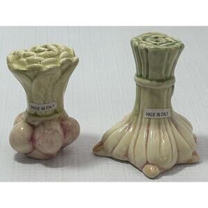 Pair Onion Motif Table Kitchen kitschy Salt & Pepper Shakers Made In Italy